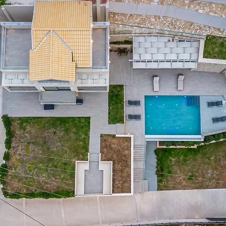 וילה Le Roc Agioi Deka (Corfu)