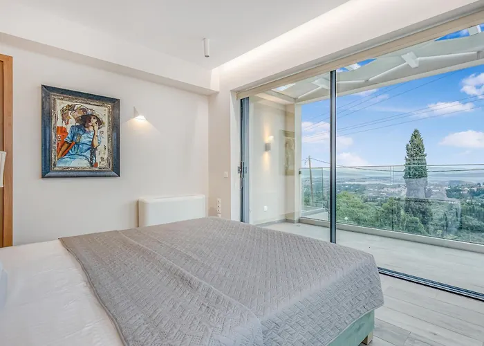 Le Roc Villa *
